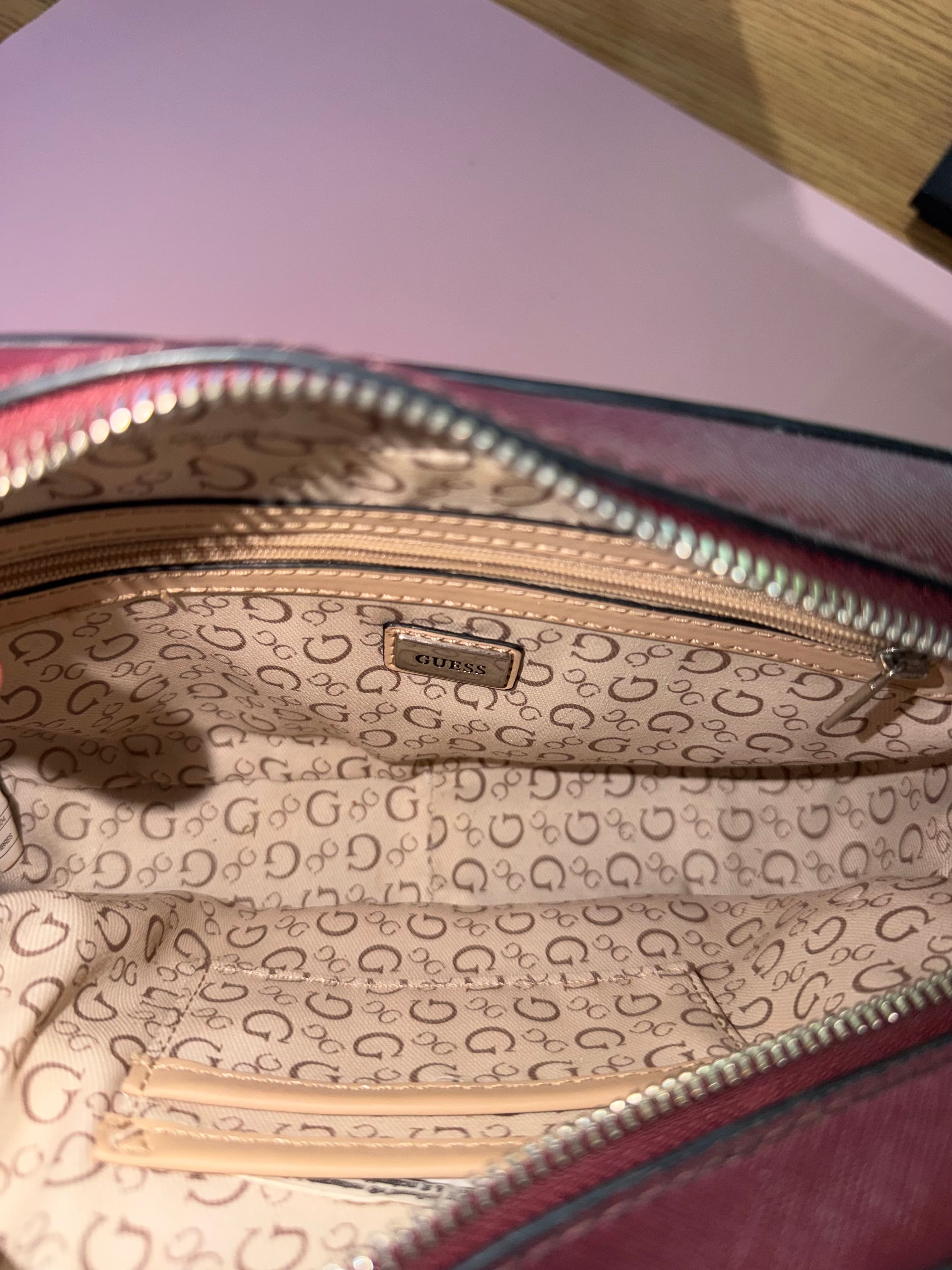 Sac Guess en excellent état.