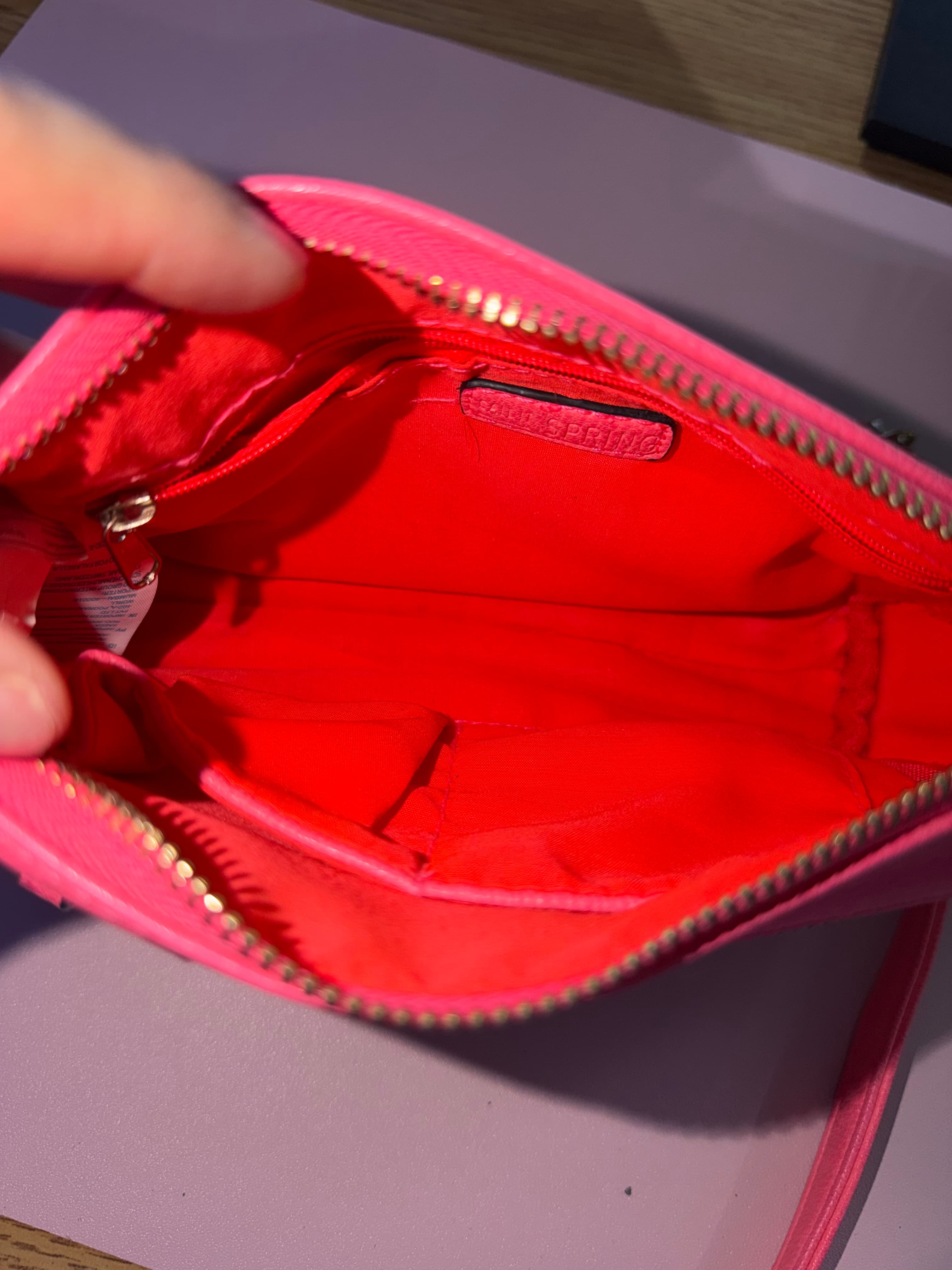Sac à bandoulière rose en excellent état.
